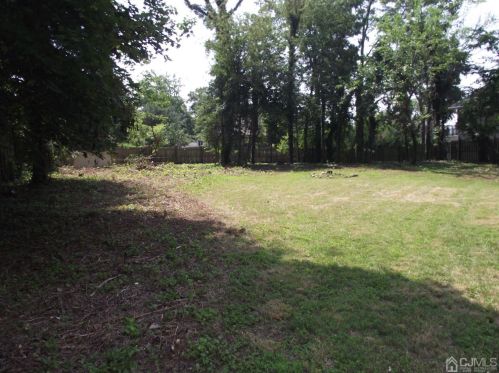 26 Logan Ln, Piscataway NJ  08854-5804 exterior