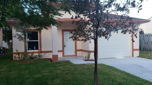419 Kern St, West Palm Beach, FL 33405-4828