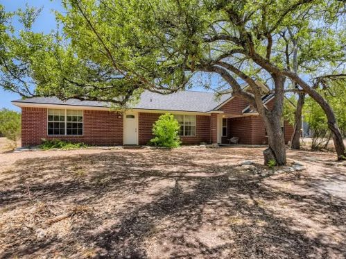 103 Oak Ln, Mount Sharp, TX 78620-3120