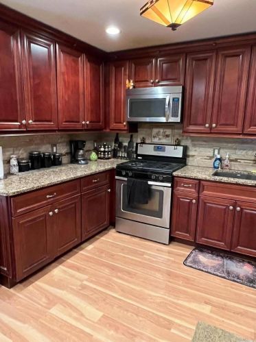 14 Cloverdale Dr, Oakdale NY  11769-1502 exterior