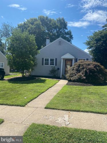 16 Richard Rd, New Castle, DE 19720-1730