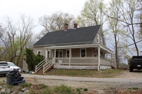 69 Summer St, Brockton, MA 02302-3966