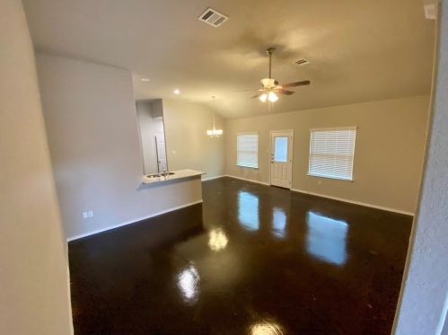 1507 Lucille St, Seguin TX  78155-2153 exterior