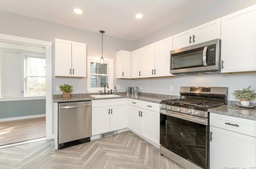 18 Leyden St, Putnam CT  06260-1718 exterior