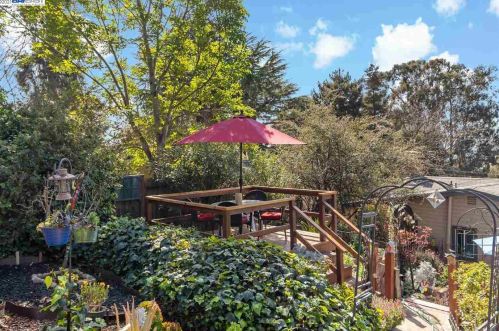 7950 Hillmont Dr, Oakland CA  94605-3521 exterior