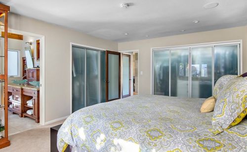 1727 Tradewinds Ln, Newport Beach CA  92660-4313 exterior