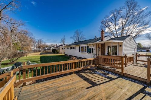 228 Grn Mnr Ter, Windsor Locks CT 06096-2737 exterior