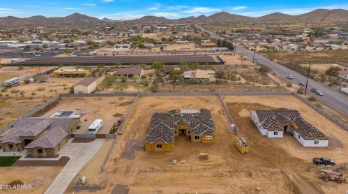 609 Cloud Rd, Phoenix, AZ 85086-9356