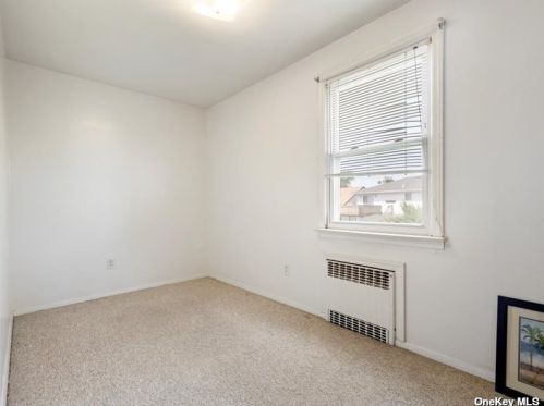 430 Clement Ave, Floral Park NY  11003-2703 exterior