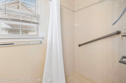 16 Wellington Ln, Lakewood NJ  08701-5736 exterior