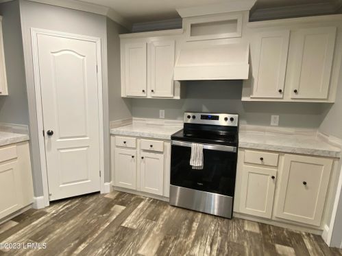 2 Marshall Ln, Beaufort SC  29907-2296 exterior