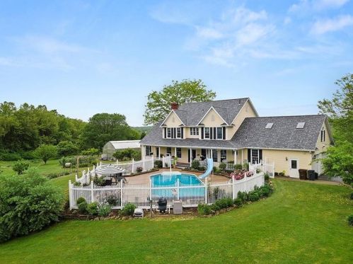 28 Leesburg Station Rd, New Wilmington, PA 16142-1902
