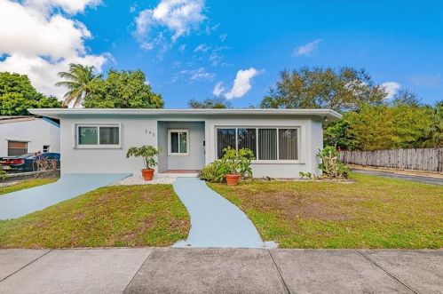 240 15th St, Dania Beach, FL 33004-4245