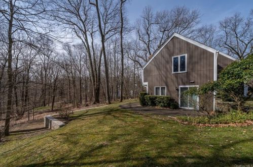 7 Grove Mews, Chappaqua, NY 10514-3709