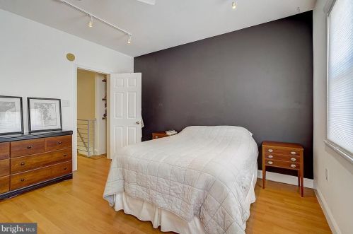 1820 Manton St, Philadelphia PA  19146-2923 exterior