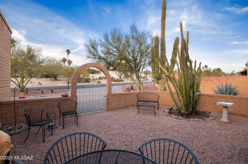 7552 Knollwood Cir, Tucson AZ 85750-2325 exterior