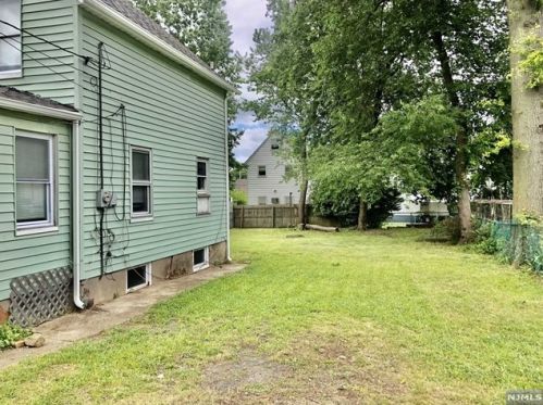 1105 Arlington Ave, Teaneck, NJ 07666-5702