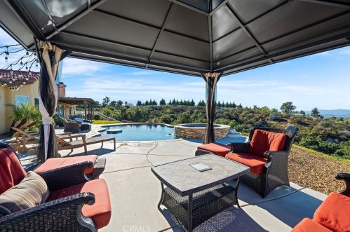 40107 Calle Breve, Temecula CA  92592-8692 exterior