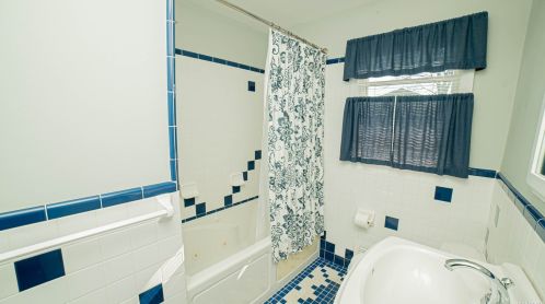 259 Nevada St, North Lindenhurst NY  11757-5204 exterior