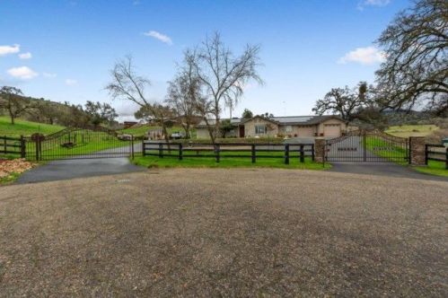15537 Skylan Ln, Prather, CA 93651-9746