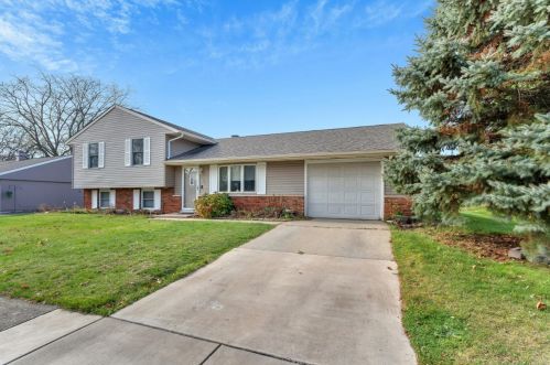 2305 Fernhill Dr, Valpo, IN 46385-2847
