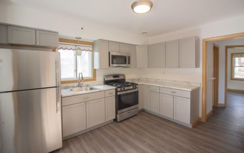 4279 Whitnall Ave, Milwaukee, WI 53207-5161