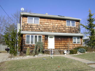 27 Pearce Ave, Tinton Falls, NJ 07724-1711