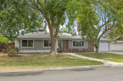 6612 Desmond Ct, Bakersfield, CA 93308-3827