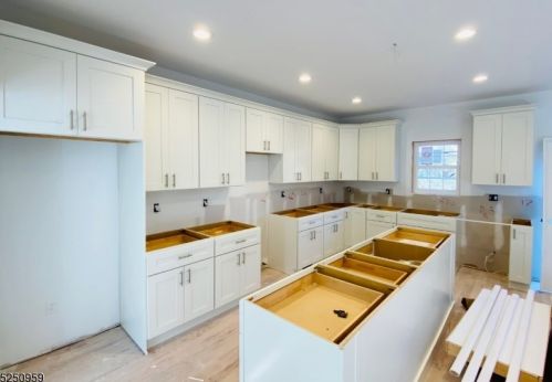 90 Kipling Ave, Springfield NJ  07081-3216 exterior