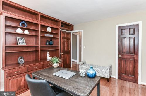 3027 Crane Dr, Falls Church VA  22042-3004 exterior