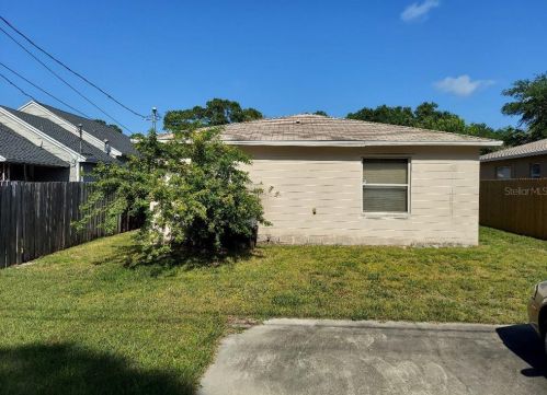 2611 6th St, Saint Petersburg, FL 33705-3105
