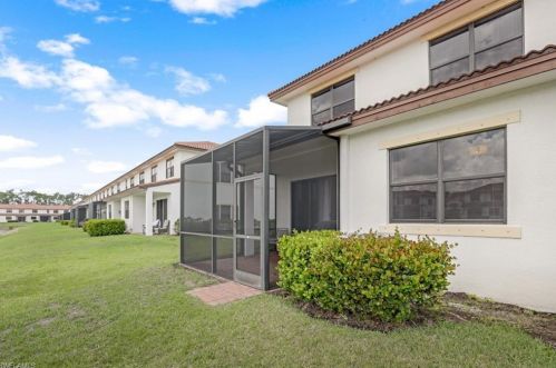 7914 Bristol Cir, Naples FL  34120 exterior