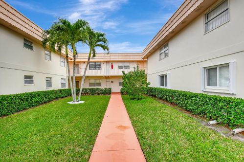 318 Saxony G, Delray Beach, FL 33446-1852