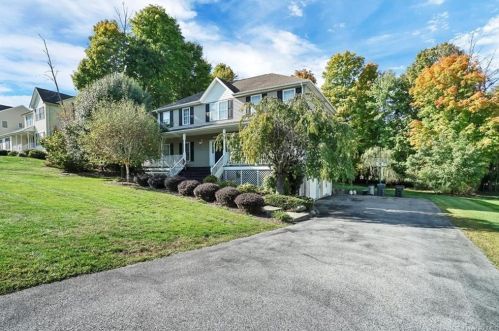 18 Camelot Dr, Warwick, NY 10990-3487