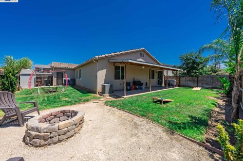 5792 Kerckhoff Ave, Fresno CA  93727-3475 exterior