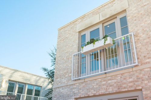 30 Kings Ct, Washington, DC 20003-2341