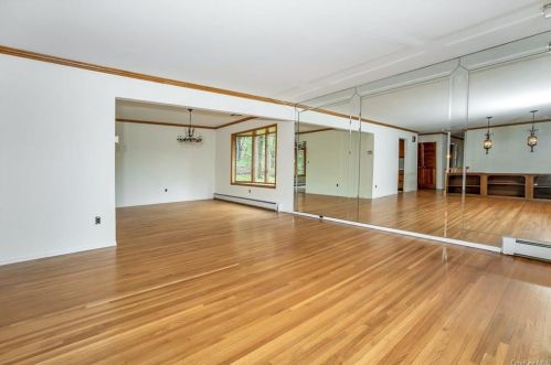 4 Eunice Ln, Thornwood NY  10594-1901 exterior