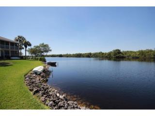 1295 Mainsail Dr, Naples FL  34114-0804 exterior