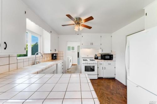 5625 Henning Rd, Sebastopol CA  95472-6332 exterior