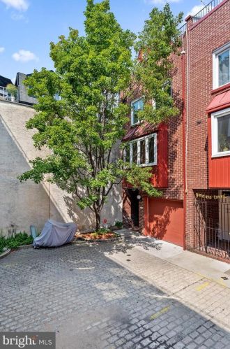 141-A 22nd St, Philadelphia, PA 19103-1000