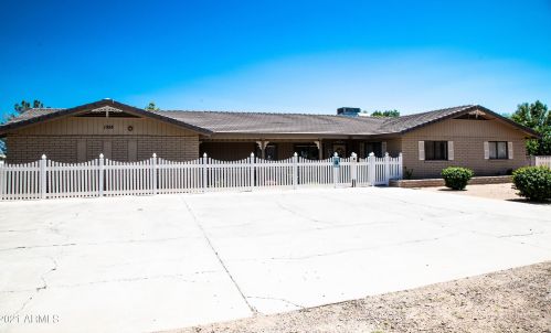 1355 Greenfield Rd, Gilbert, AZ 85234-2813