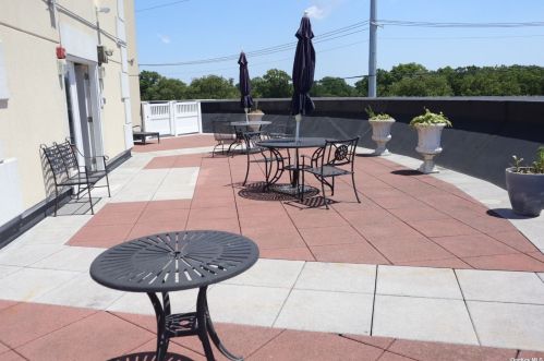 130 Post Ave, Westbury NY  11590-3283 exterior