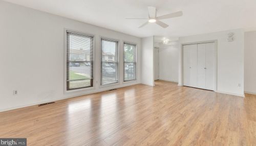 176 Canterbury Ct, East Windsor NJ  08520-5536 exterior