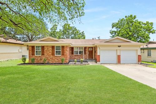 332 Lawana Dr, Bedford, TX 76022-7309