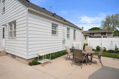 945 Harding Ave, Waukesha, WI 53186-5315