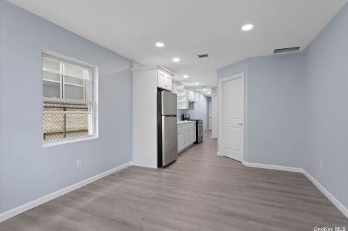 150 Beach 27th St, Far Rockaway, NY 11691-2208