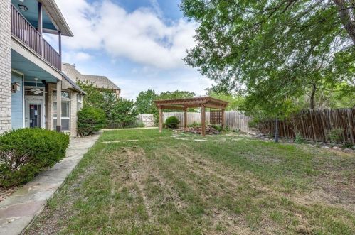 2859 Fairway Dr, Cedar Hill TX 75104-8288 exterior