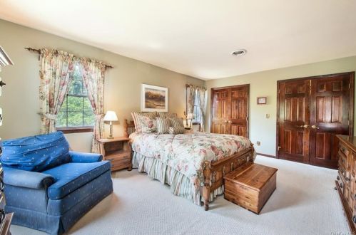 11 Greenhaven Rd, Tompkins Corners NY  10579-3303 exterior