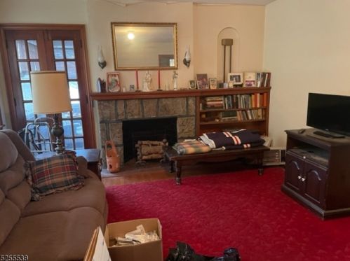 1 Hillcrest Dr, Paterson, NJ 07508-1837