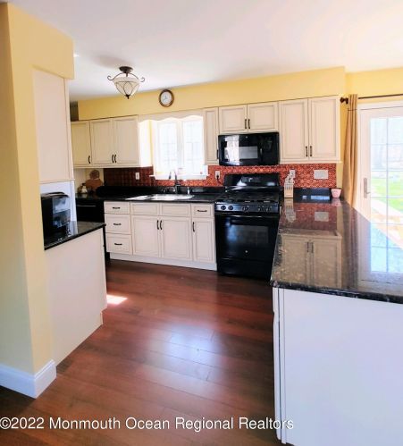 725 Commodore Blvd, Jackson Twp NJ  08527-3021 exterior